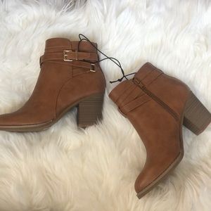 NWT Express Bowery ankle booties 6